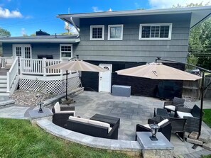 Terrace/patio - Sleeps 15! Huge Suburban Home near DC and Metro (Silver Spring)
