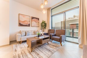 TV - Creek Views, Near Ras Al Khor Wildlife Sanctuary and Downtown Dubai (Dubai)
