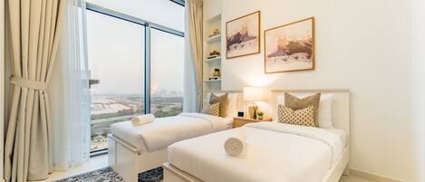 2 chambres, coffres-forts dans les chambres, fer et planche à repasser