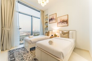 2 bedrooms, in-room safe, iron/ironing board, free WiFi - Creek Views, Near Ras Al Khor Wildlife Sanctuary and Downtown Dubai (Dubai)