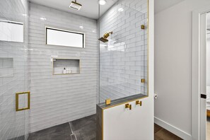 Shower, hair dryer, towels, shampoo - The Threshold | Heated Pool, Spa & Design Retreat (Tampa)