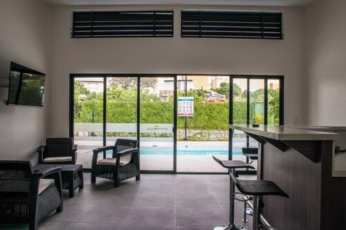 Bright 3-Bedroom Apartment • Close to Airport • AC