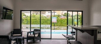 Bright 3-Bedroom Apartment • Close to Airport • AC