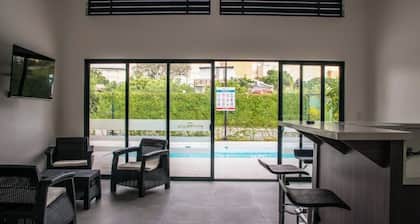 Bright 3-Bedroom Apartment • Close to Airport • AC