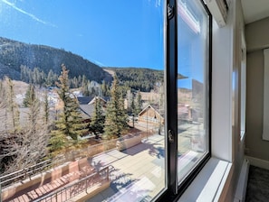 Interior - Panoramic Mountain Views! Oversized Corner Studio (Keystone)