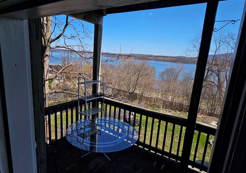 River view, historic hudson river apartment with laundry & dishwasher