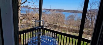 River view, historic hudson river apartment with laundry & dishwasher