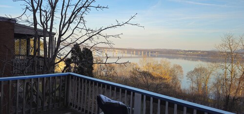 River view, historic hudson river apartment with laundry & dishwasher