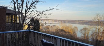 River view, historic hudson river apartment with laundry & dishwasher