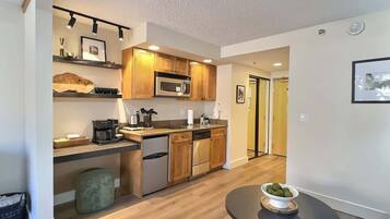 Microwave, stovetop, dishwasher, coffee/tea maker