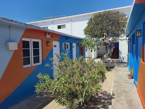 Bureau, espace de travail pour ordinateur portable, Wi-Fi gratuit