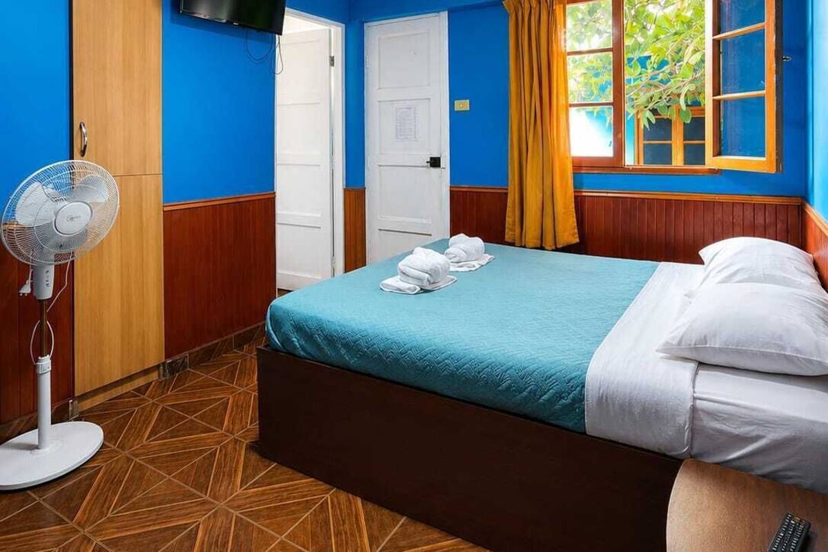 Habitación Deluxe doble, 1 cama de matrimonio | Escritorio, espacio para trabajar con un portátil, wifi gratis