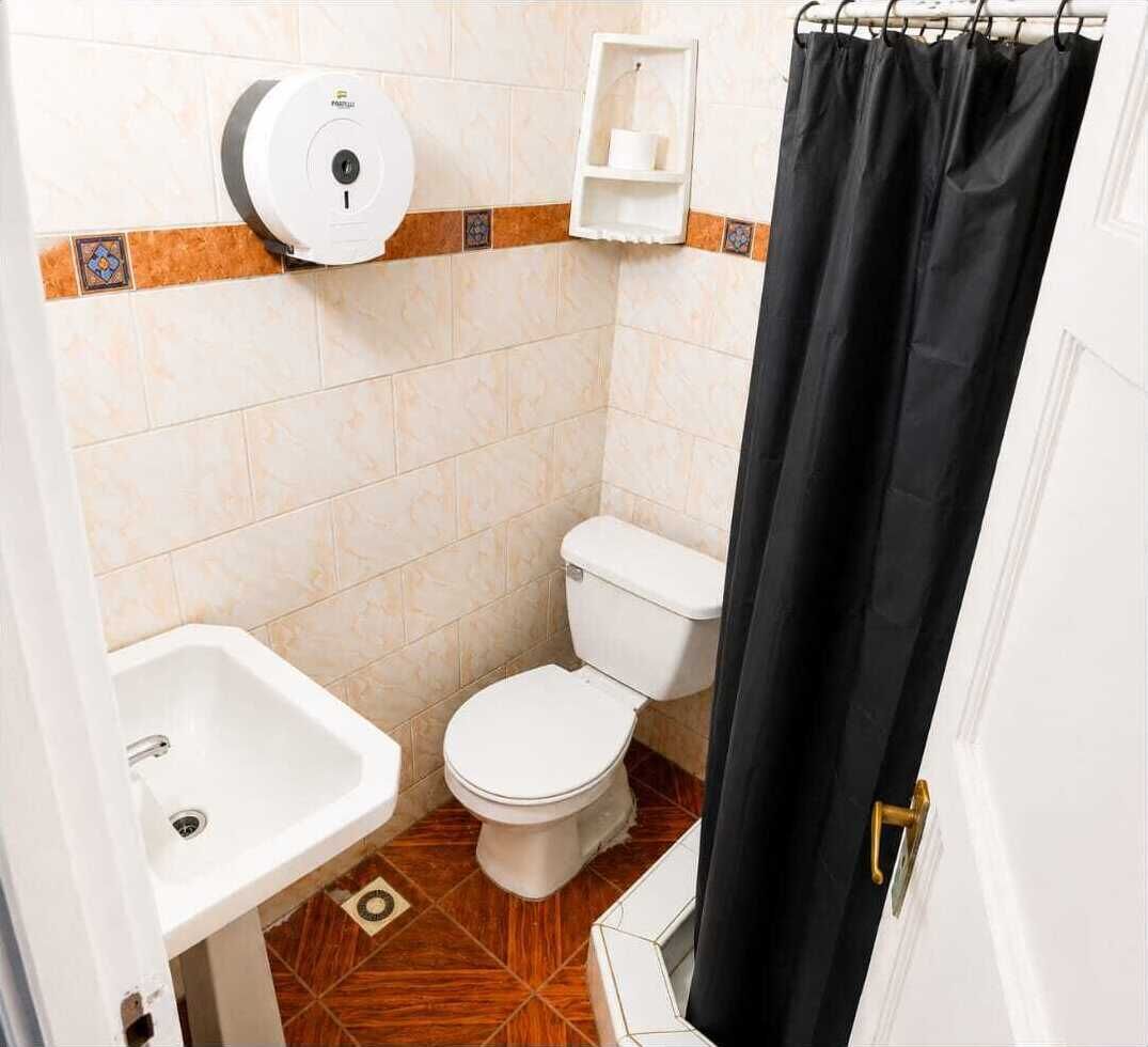 Bồn tắm, đồ dùng nhà tắm miễn phí, máy sấy tóc, khăn tắm 