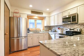 Fridge, microwave, oven, stovetop - Winterpoint Snowbound Townhome - Walk to Town/Slopes (Breckenridge)