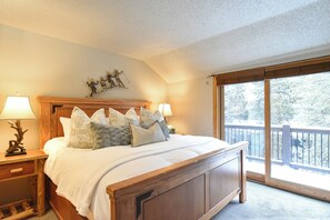 Free WiFi, bed sheets - Winterpoint Snowbound Townhome - Walk to Town/Slopes (Breckenridge)