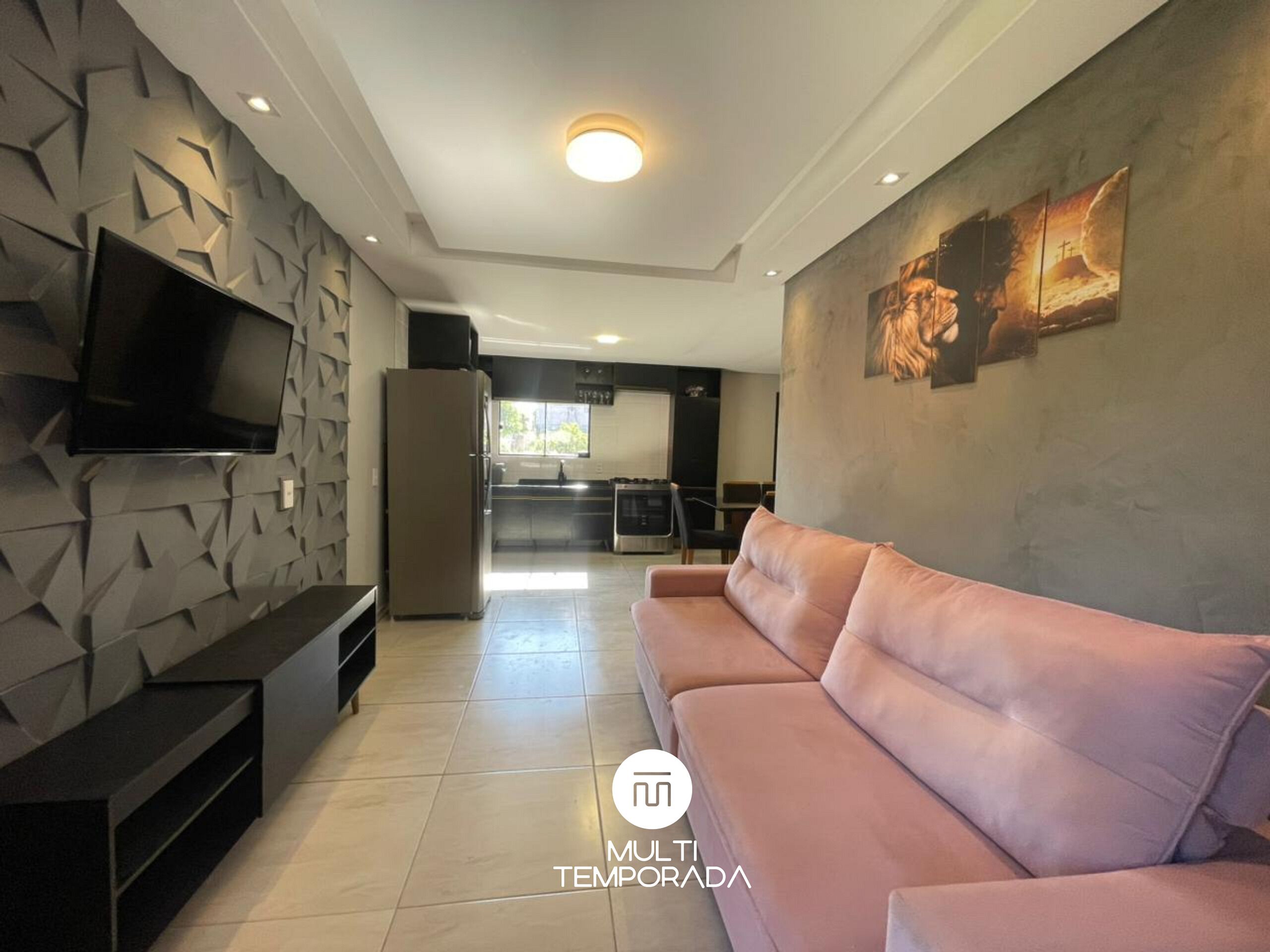 Recanto Menegaz - Governador Celso Ramos | Living area | 32-inch Smart TV with digital channels, Netflix, streaming services