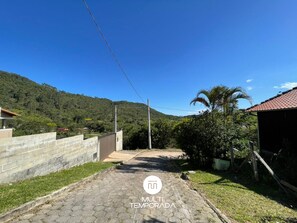 إطلالة على الشارع