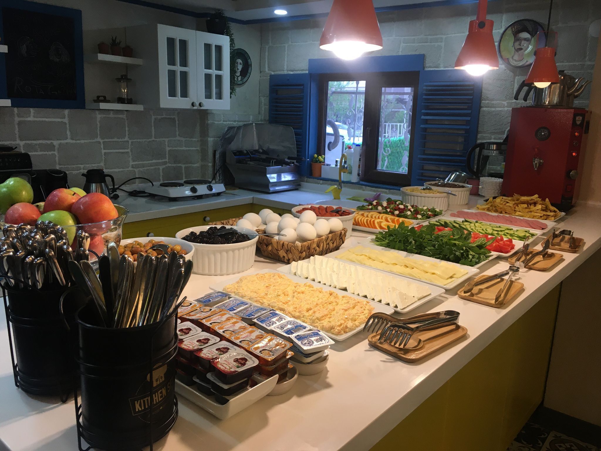 Daily buffet breakfast (TRY 7 per person)