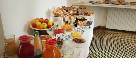 Free daily buffet breakfast