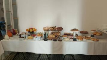 Colazione a buffet inclusa, servita tutte le mattine