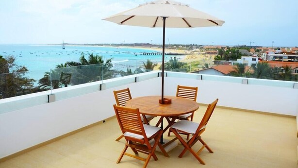 Outdoor dining - Odjo D'agua (Sal)