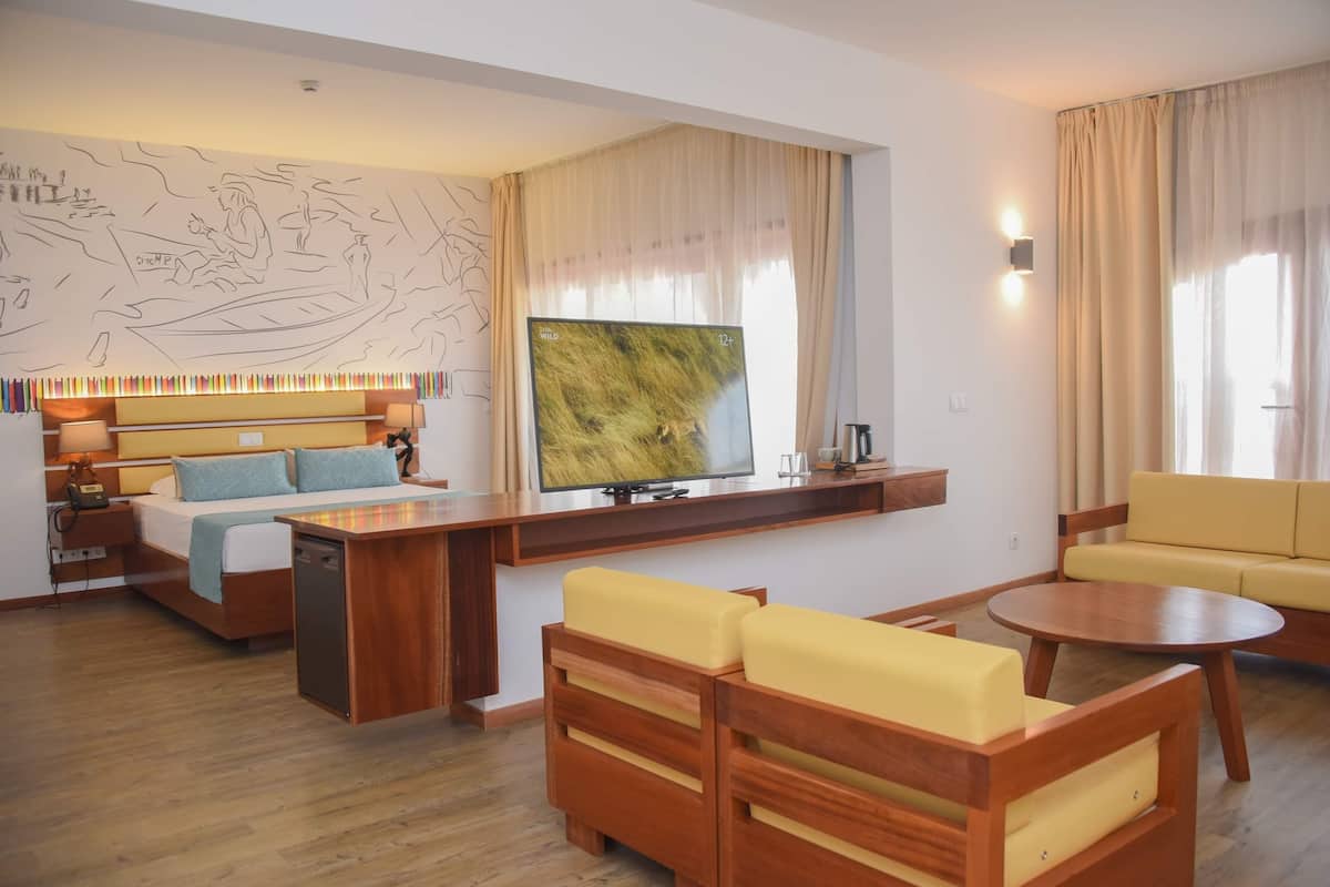 Standard Suite | In-room safe, blackout drapes, soundproofing