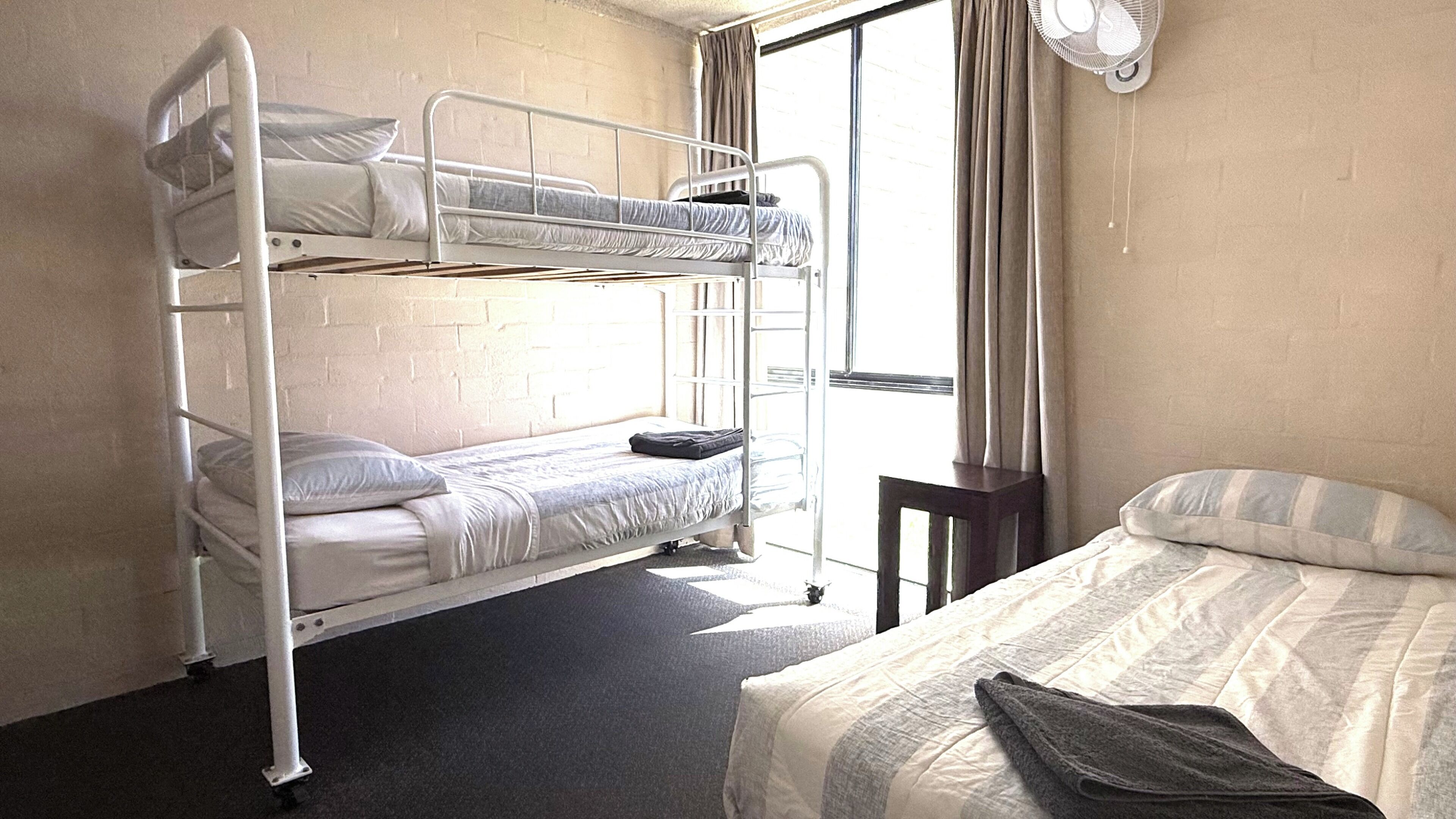 2 bedrooms, iron/ironing board, WiFi