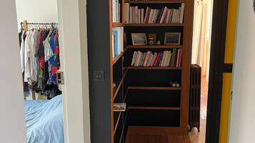 1 bedroom, iron/ironing board, internet, bed sheets