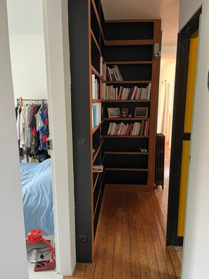1 bedroom, iron/ironing board, internet, bed sheets - Victoire & Charlotte's apartment - a village in Paris (Le Pré-Saint-Gervais)