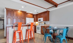Fridge, microwave, oven, stovetop - Summer & July 4th Savings at Beachside Colony Tybee's ONLY Oceanfront Resort 2/2 (Tybee Island)