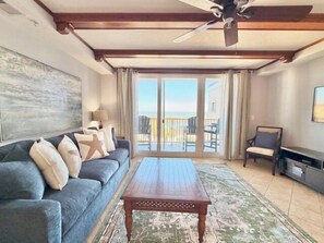 Smart TV, books - Beachside Colony Tybee’s Only Oceanfront Resort•New Listing Pool&Ocean Views 2/2 (Tybee Island)