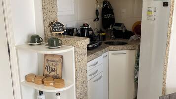 Fridge, microwave, stovetop, cookware/dishes/utensils