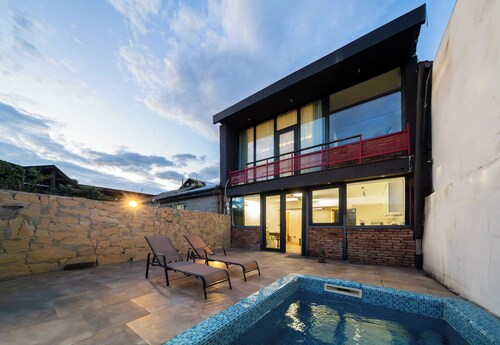 Niabi 3BDR Villa with pool