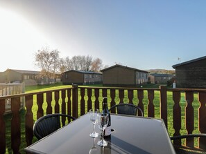 Outdoor dining - Bluebell Lodge (Carnforth)