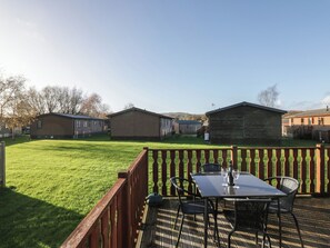 Outdoor dining - Bluebell Lodge (Carnforth)