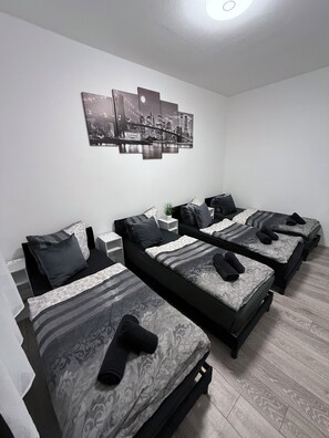 1 bedroom, iron/ironing board, free WiFi, bed sheets - Vacation apartment - modern home Li-Apartments (Pforzheim)