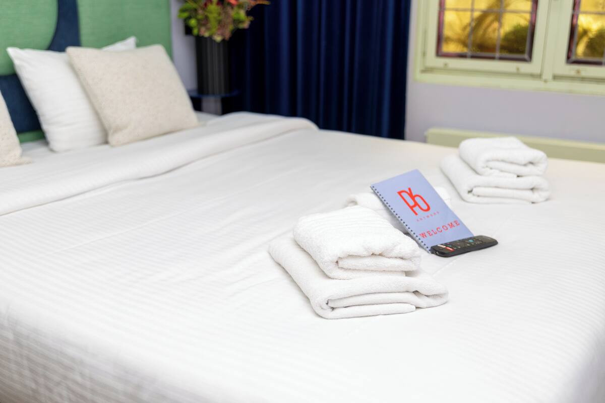 Habitación doble estándar, vista a la ciudad | Caja de seguridad en la habitación y wifi gratis