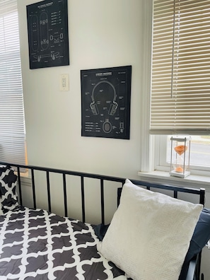 2 عدّة غرف نوم ومكواة/لوح كي وواي فاي مجانًا وملاءات أسرّة