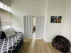 2 slaapkamers, een strijkplank/strijkijzer, gratis wifi, beddengoed