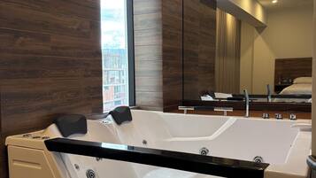 Junior-Suite | Zimmersafe, VerdunkelungsvorhÀnge, kostenloses WLAN