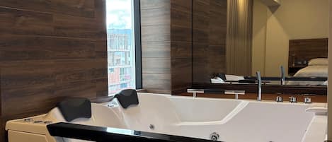 Junior-Suite | Zimmersafe, Verdunkelungsvorhänge, kostenloses WLAN