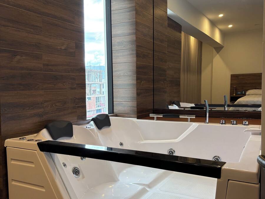 In-room safe, blackout drapes, free WiFi