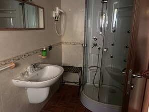 تجهيزات دش، مجففات شعر، مناشف