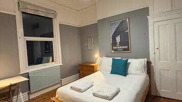 6 chambres, fer et planche Ă repasser, Wi-Fi, draps fournis