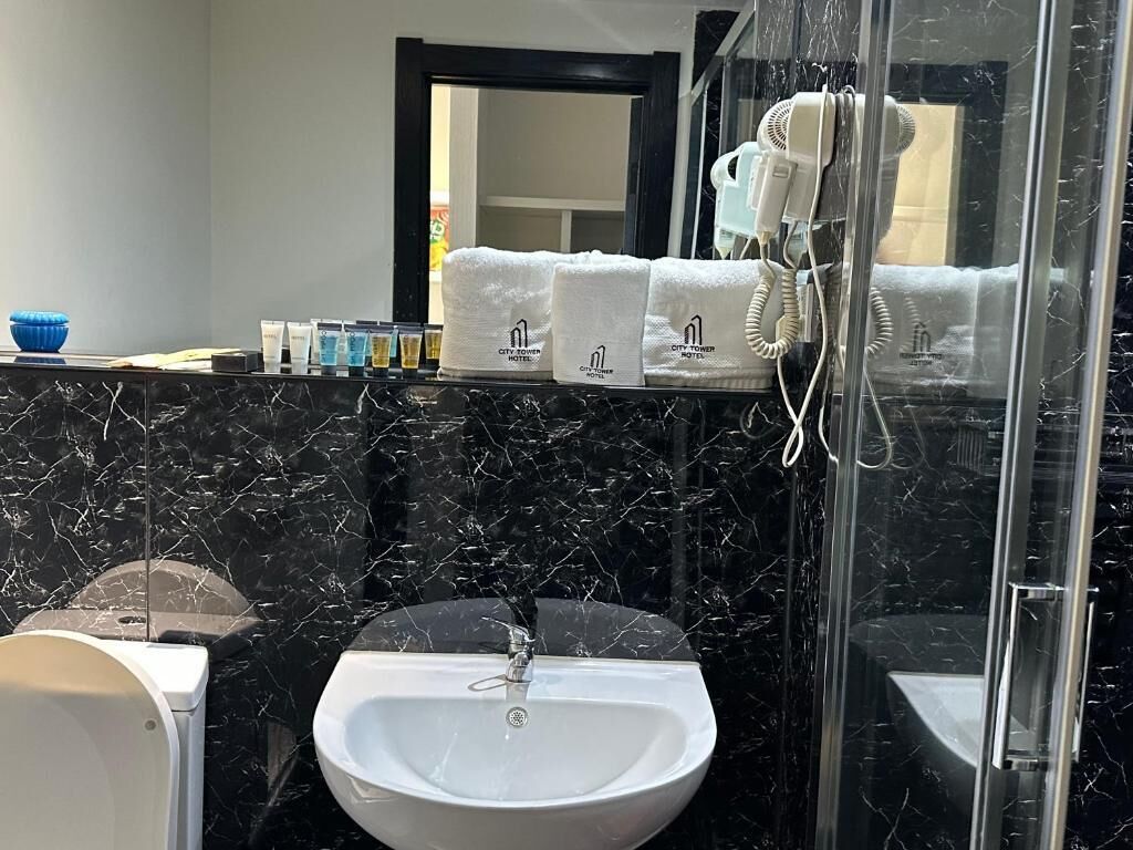 Double Room | Desk, laptop workspace, iron/ironing board