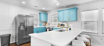 Chic 2/2 Cottage Near Downtown & Beaches