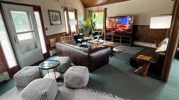 Télévision, cheminée