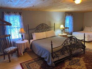 Escritorio, tabla de planchar con plancha, wifi