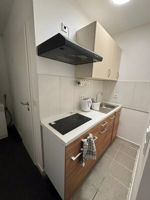 Fridge, microwave, stovetop, electric kettle