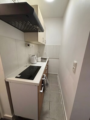 Fridge, microwave, stovetop, electric kettle